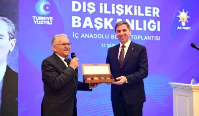 Kayseri Büyükşehir Belediye Başkanı Dr. Memduh Büyükkılıç, AK Parti Dış İlişkiler Başkanlığı İç Anadolu Bölge Toplantısı’na katıldı