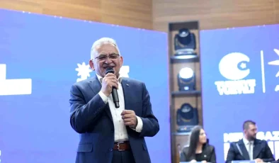 Kayseri Büyükşehir Belediye Başkanı Dr. Memduh Büyükkılıç, AK Parti Melikgazi İlçe Danışma Meclis Toplantısı’na katıldı