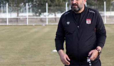 Sivasspor Teknik Direktörü Bülent Uygun Taraftarlara Sitem Etti