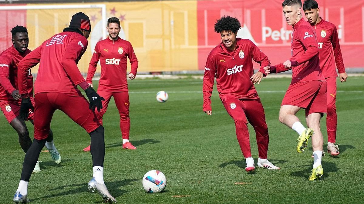 Galatasaray, kadroyu açıkladı! Yıldız oyuncu, transfer için istedi