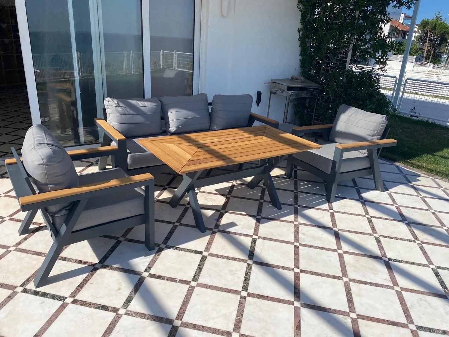 Bahçe Mobilyaları Nasıl Seçilir ve Bahçe Mobilya Takımı Nasıl Kurulur